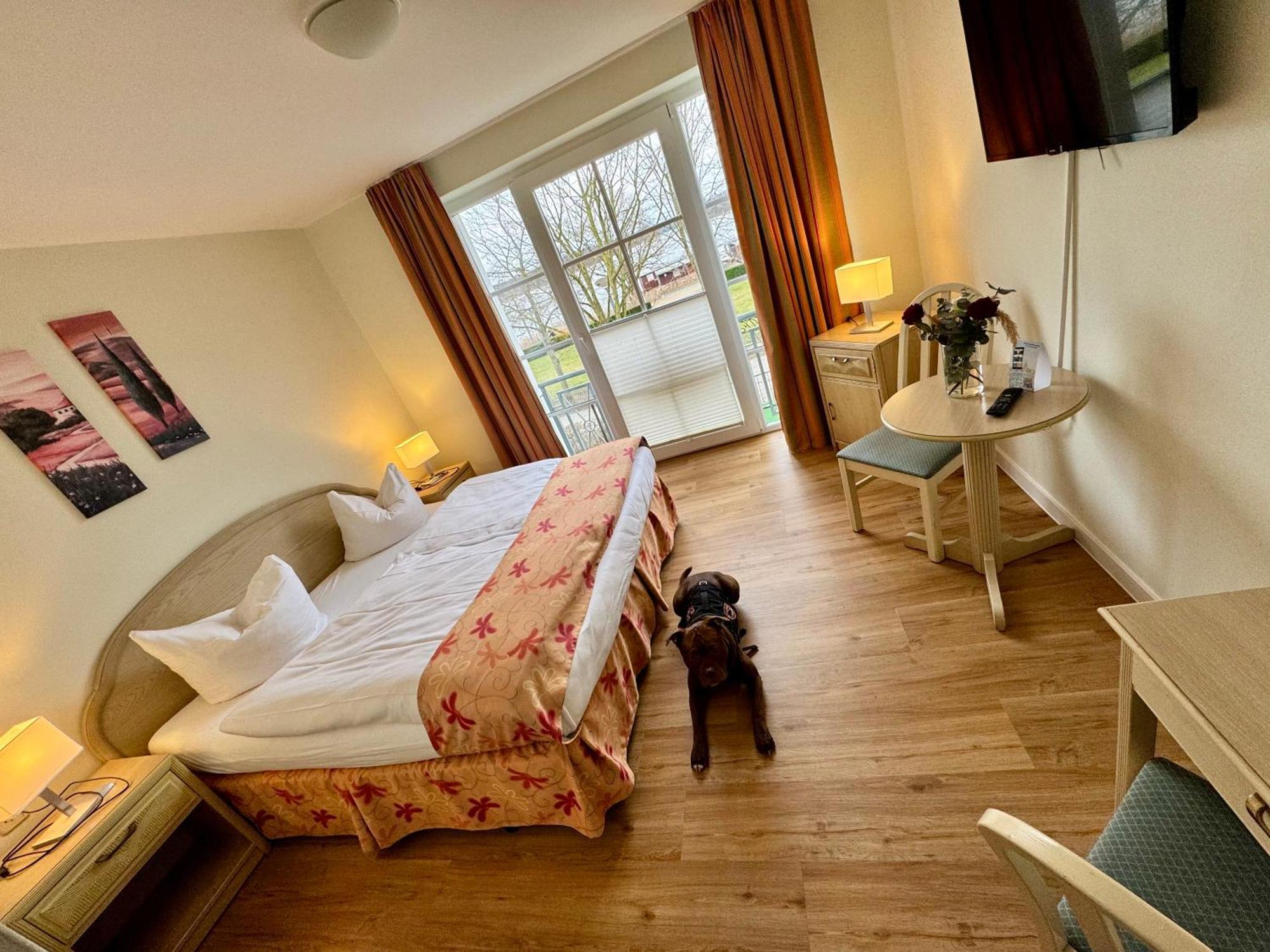 Altes Kasino Hotel Am See Neuruppin Exterior photo