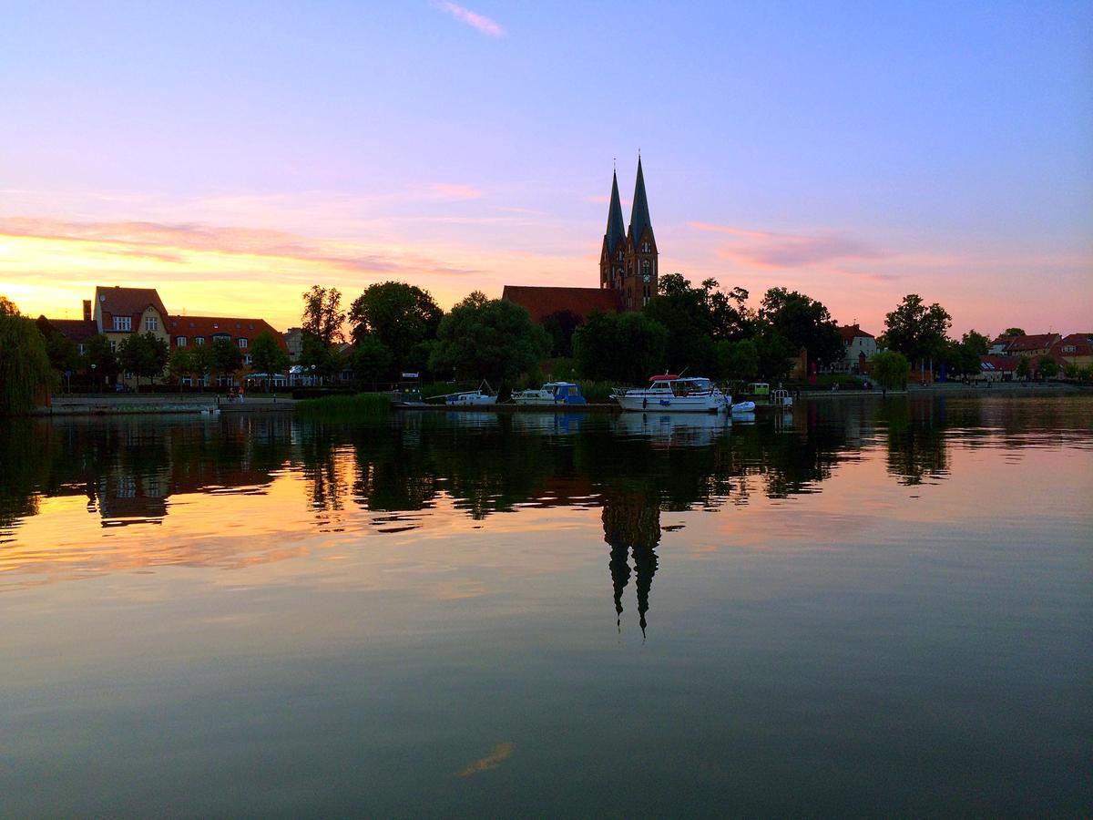 Altes Kasino Hotel Am See Neuruppin Exterior photo