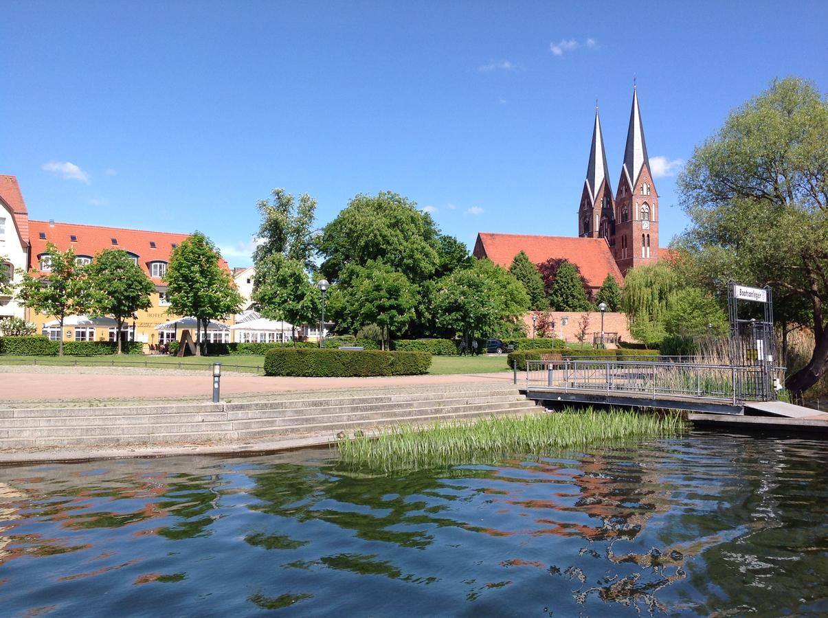 Altes Kasino Hotel Am See Neuruppin Exterior photo